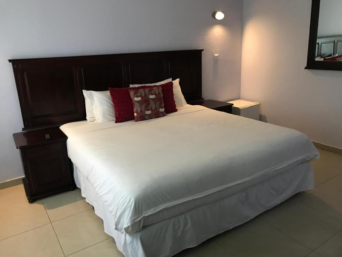 Crescent Lodge Livingstone Bagian luar foto