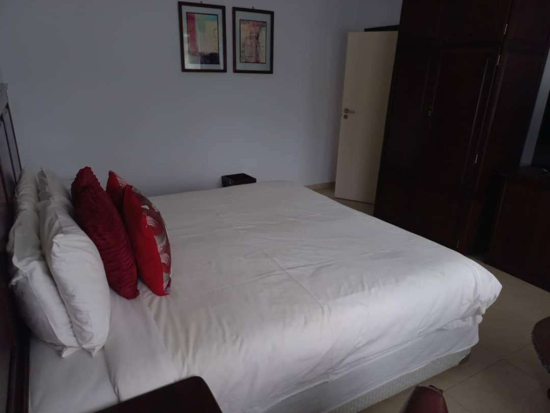 Crescent Lodge Livingstone Bagian luar foto