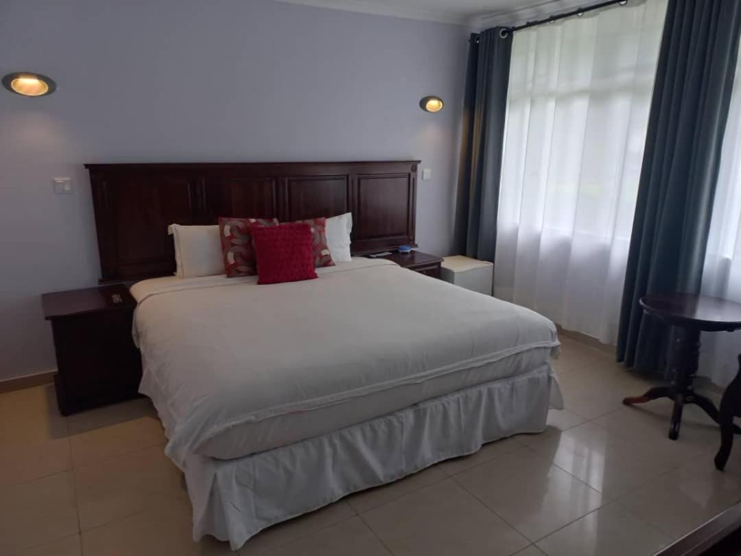 Crescent Lodge Livingstone Bagian luar foto