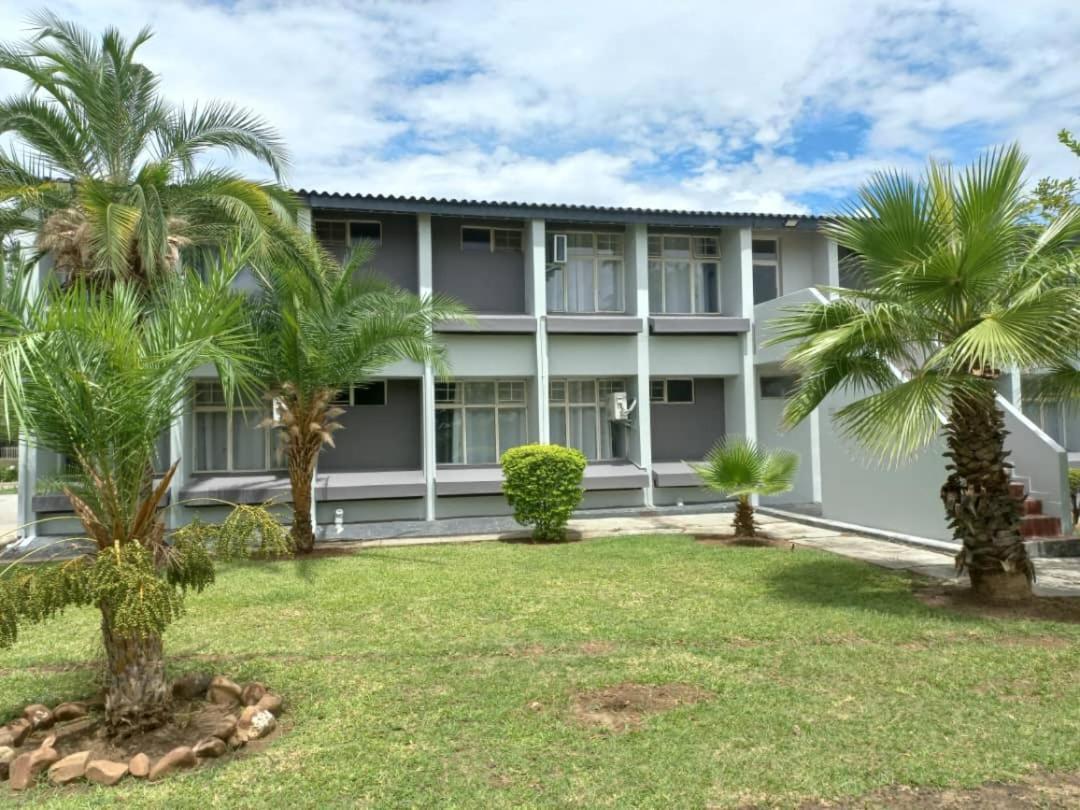 Crescent Lodge Livingstone Bagian luar foto