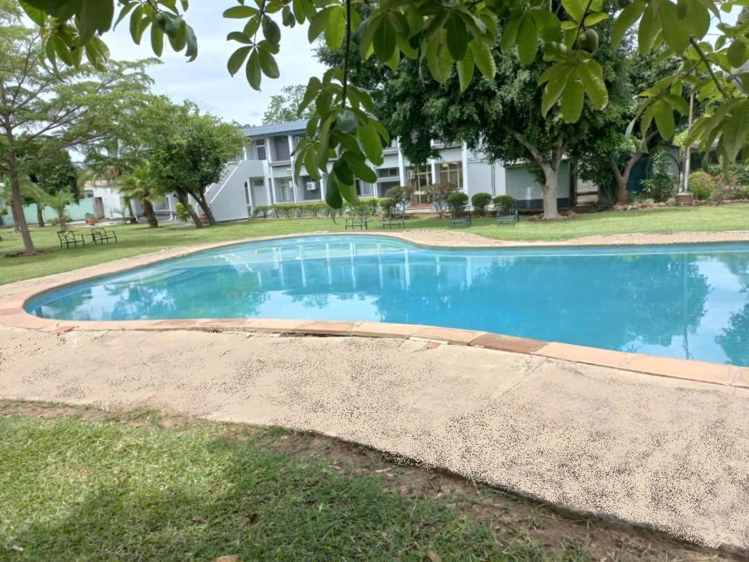 Crescent Lodge Livingstone Bagian luar foto