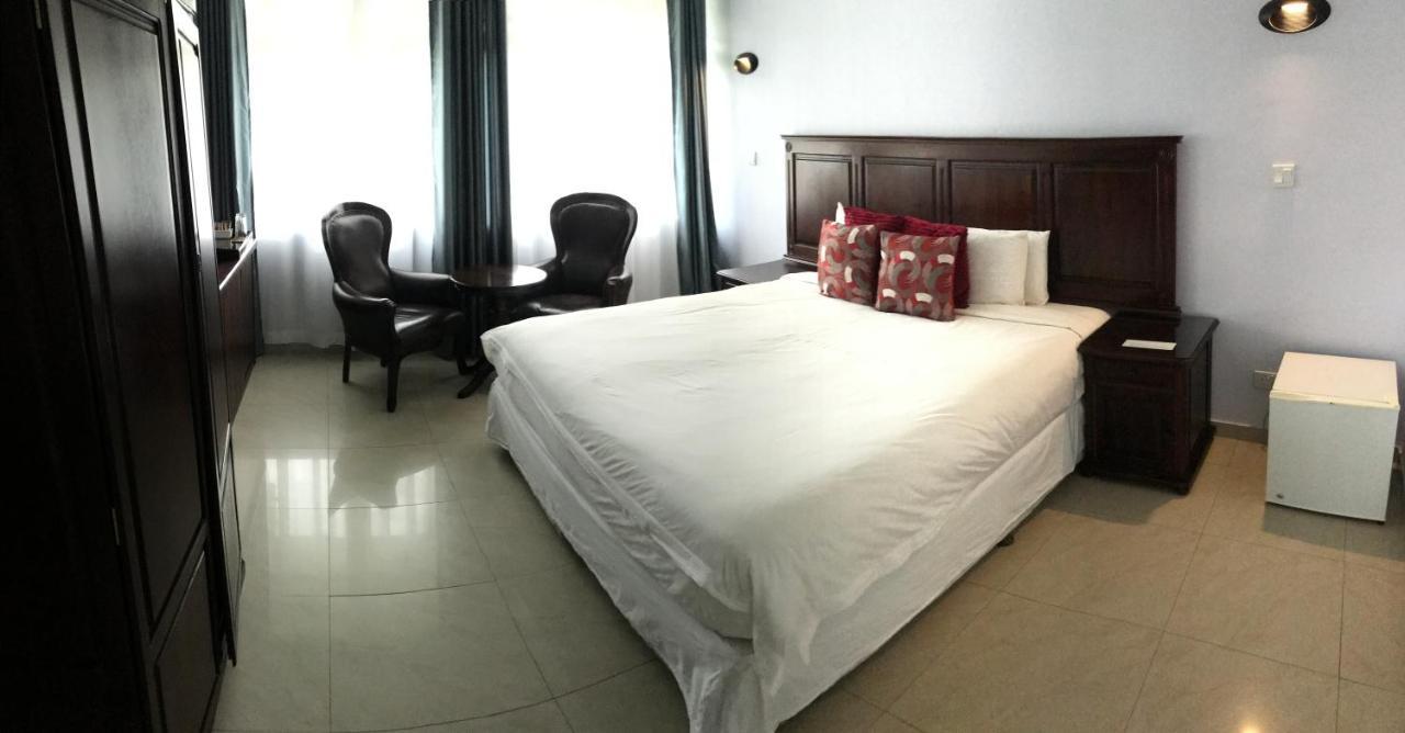 Crescent Lodge Livingstone Bagian luar foto